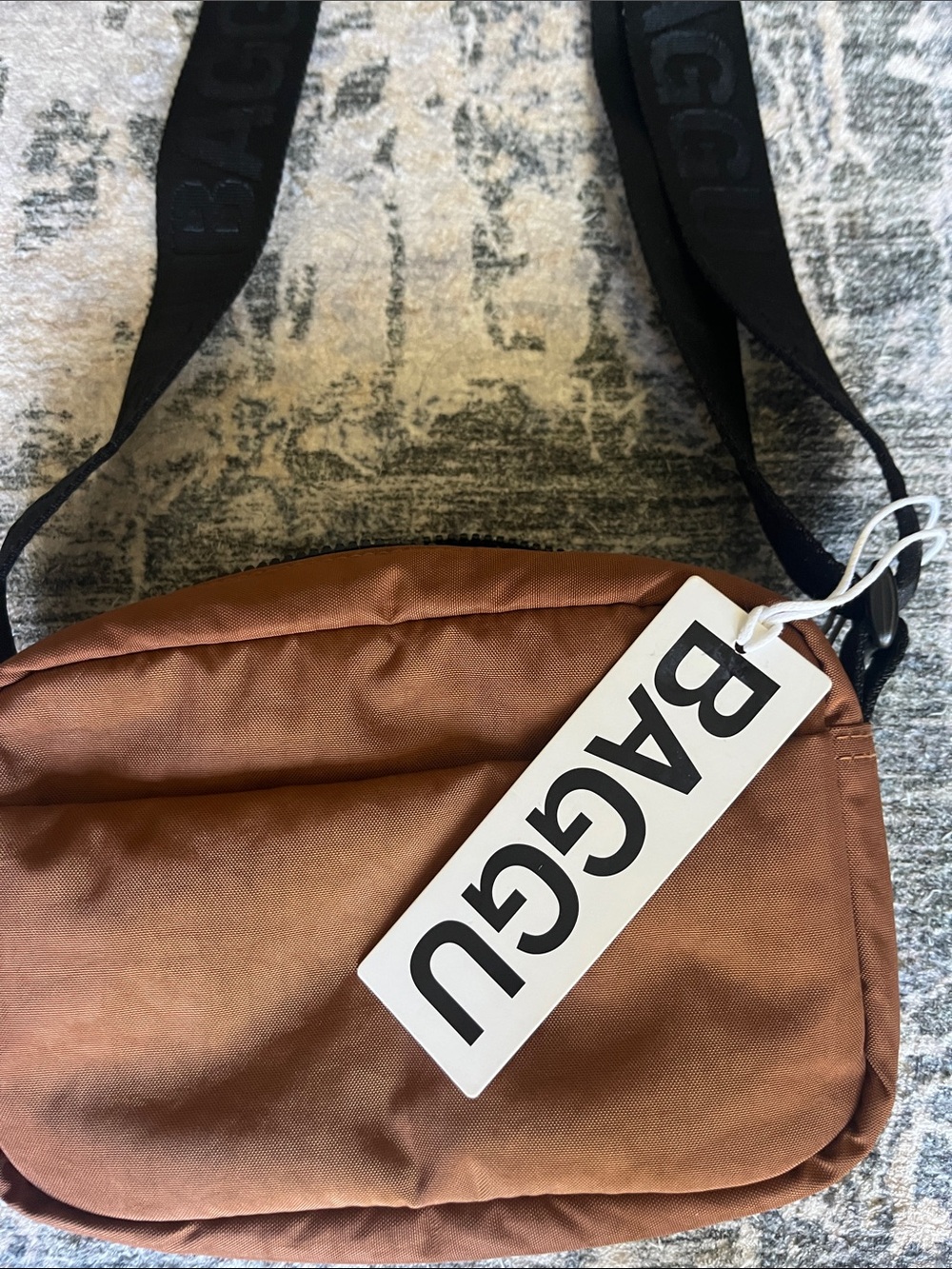BAGGU Brown Crossbody Messenger Bag with Black Branded Strap - Picture 3 of 5